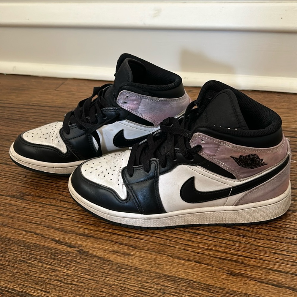 Air jordan mids size big kid grade school 4.5Y